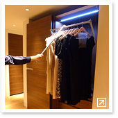 リフト式のハンガーパイプ >> リフト式のハンガーパイプ