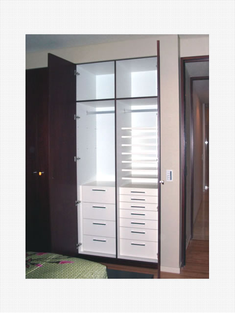 ソファのわきにプリンターを収納